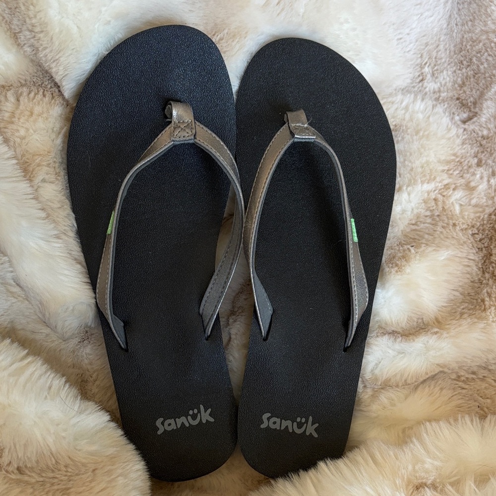 Sanuk Black and Silver Yoga Sandals
